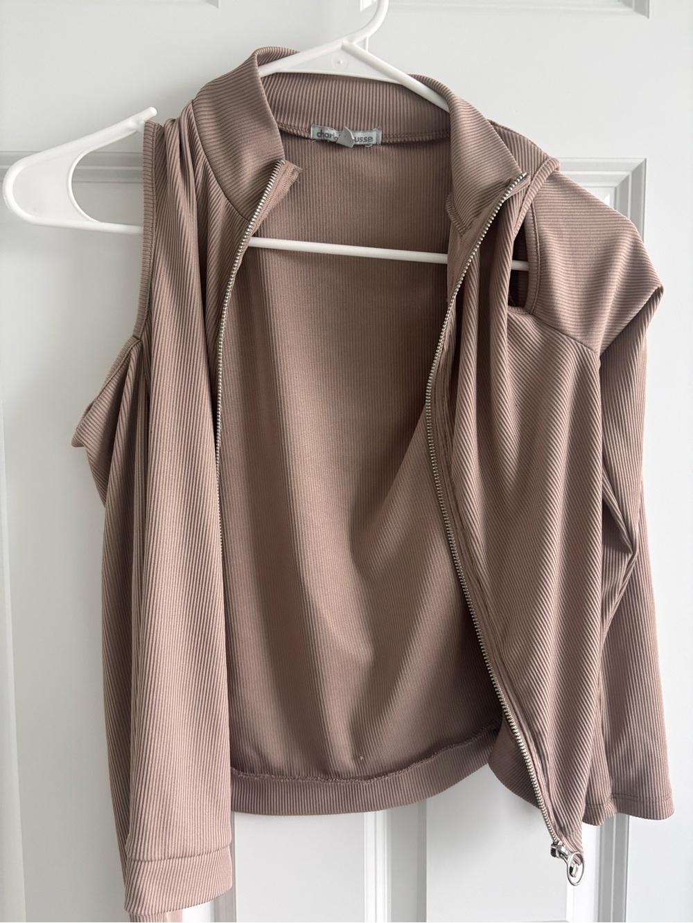 Charlotte Russe Ribbed Zip-Front Vest in Mauve Taupe Size Small
